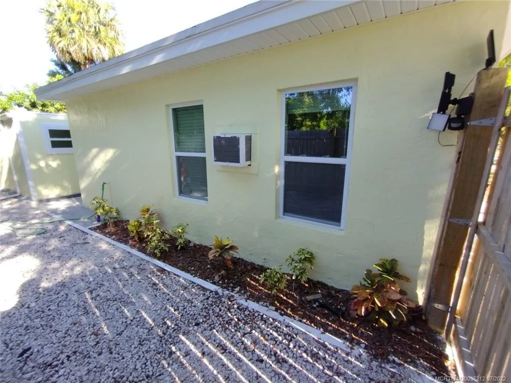 Photo of 933 SE Bahama Avenue