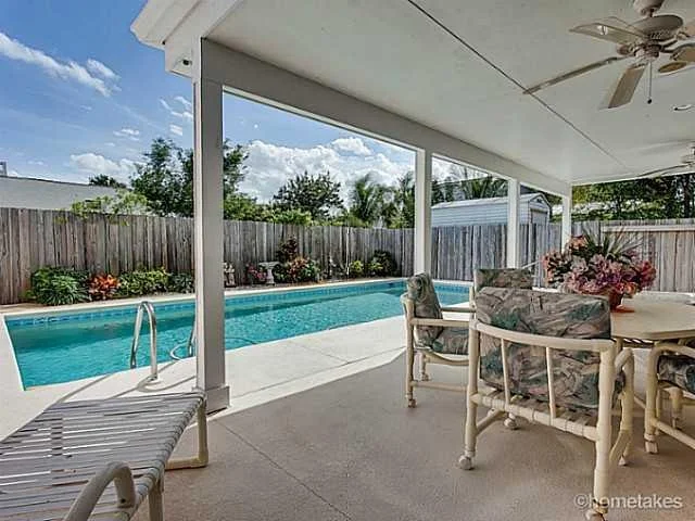 Photo of 1034 SE Riverside Drive