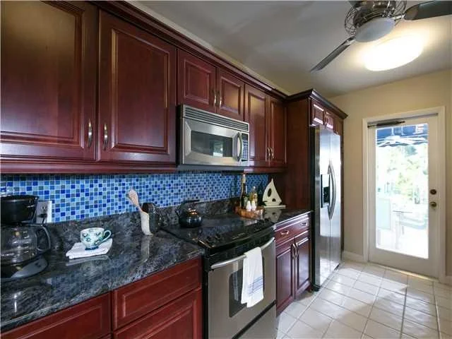 Photo of 324 SE Cardinal Way