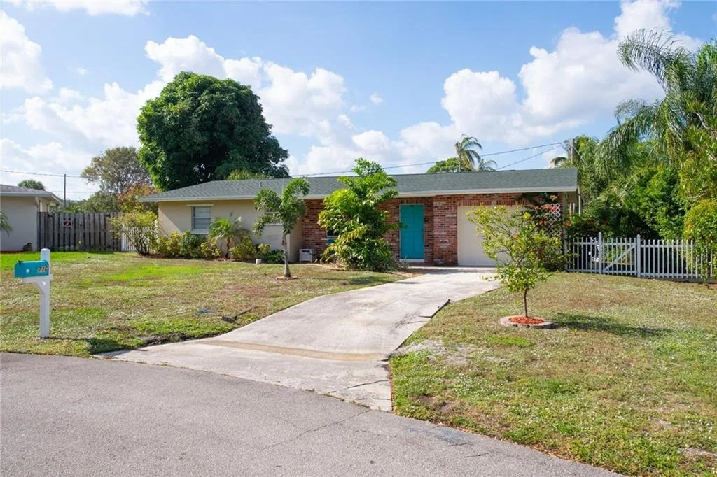 Photo of 716 SE Alamanda Way