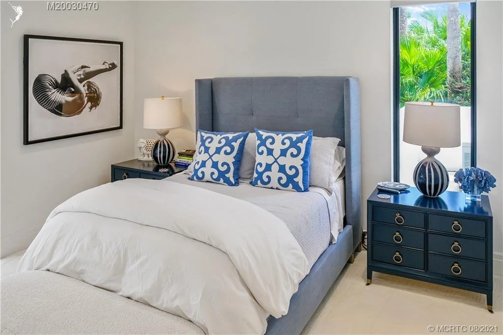 Photo of 6621 SE Harbor Circle