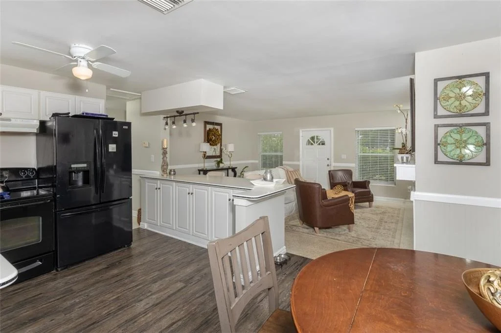 Photo of 2389 NW Sunset Boulevard
