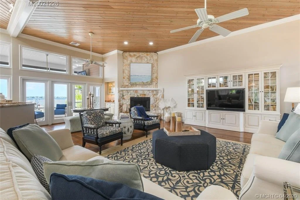Photo of 1401 SE Riverside Drive