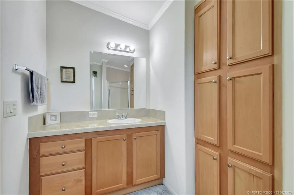 Photo of 4449 Royal Manor Boulevard