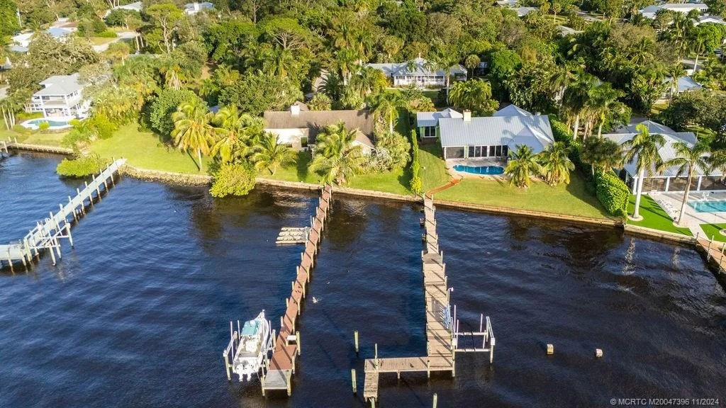 Photo of 535 SW Siesta Way