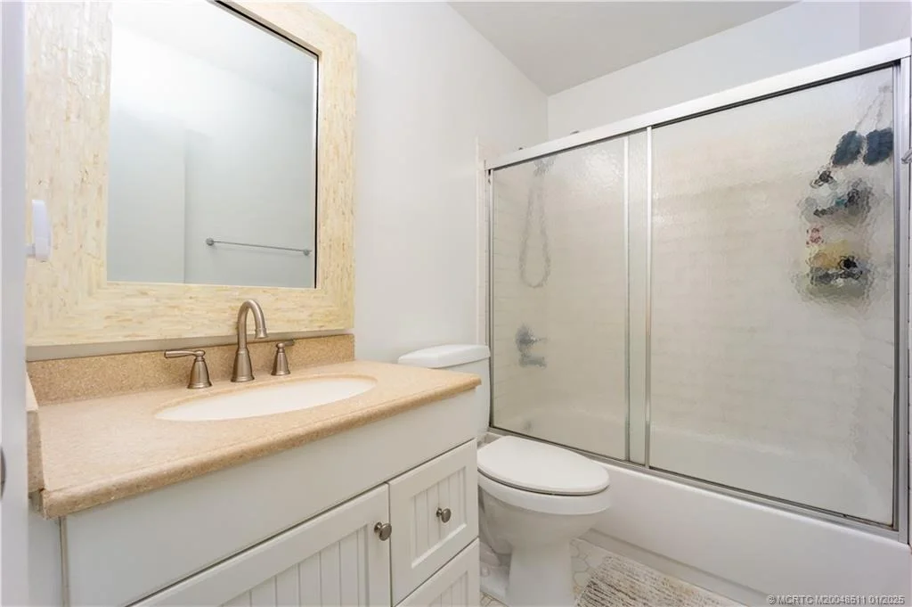 Photo of 994 NW Pine Lake Drive