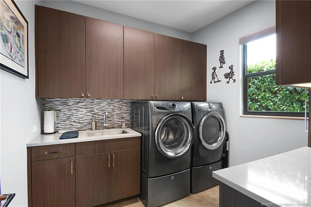 Photo of 314 SE Pelican Drive