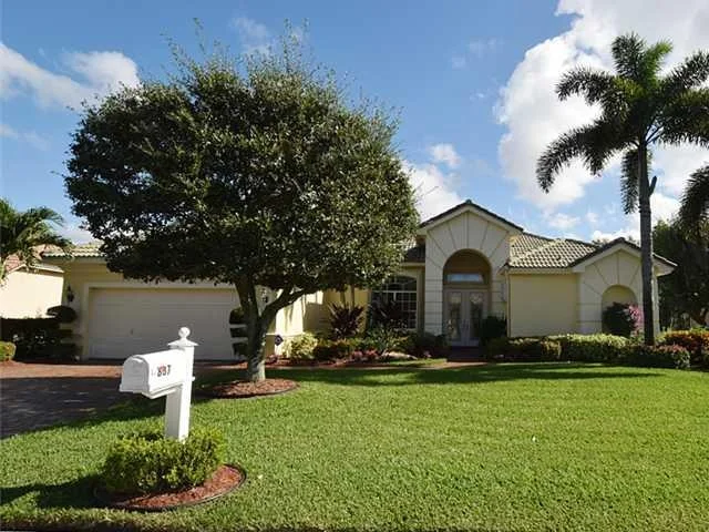 Photo of 837 SW BLUE STEM Way