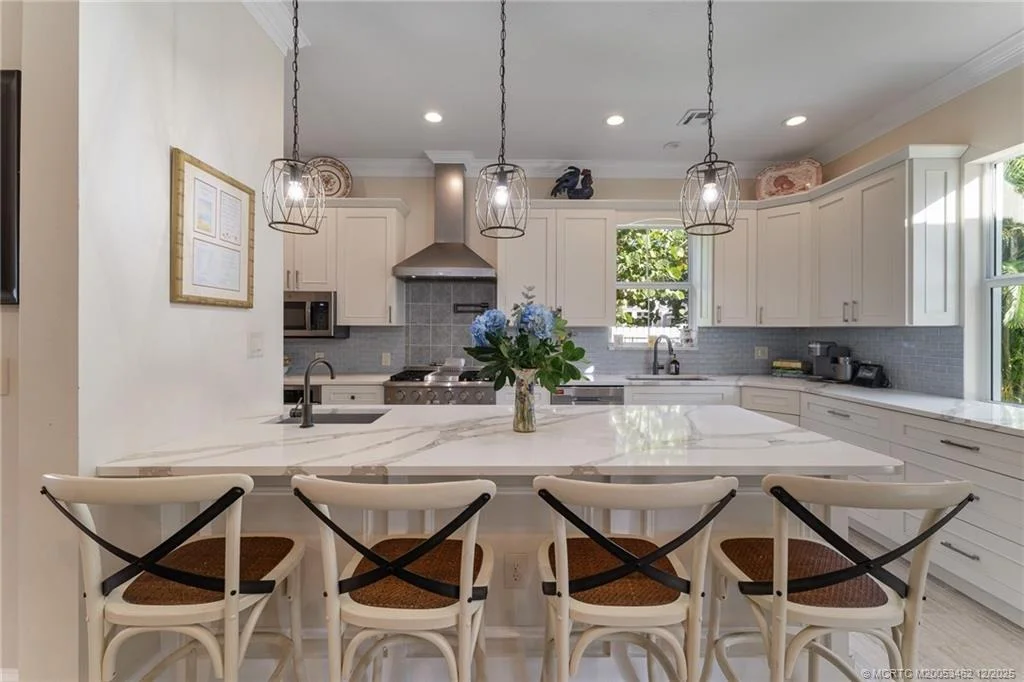 Photo of 1002 SE Riverside Drive
