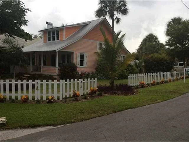 Photo of 1010 SE Riverside Drive