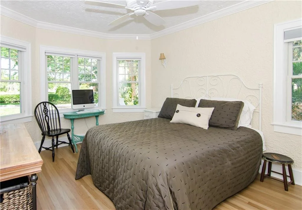 Photo of 313 SE Pelican Drive