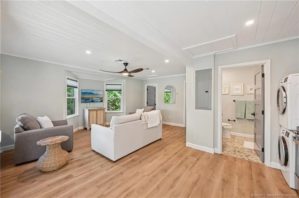 Photo of 200 SE Pelican Drive