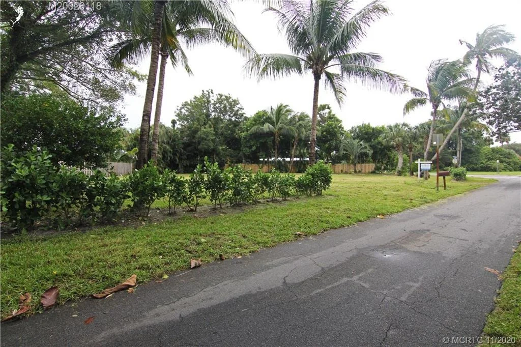 Photo of 1438 SE Riverside Drive