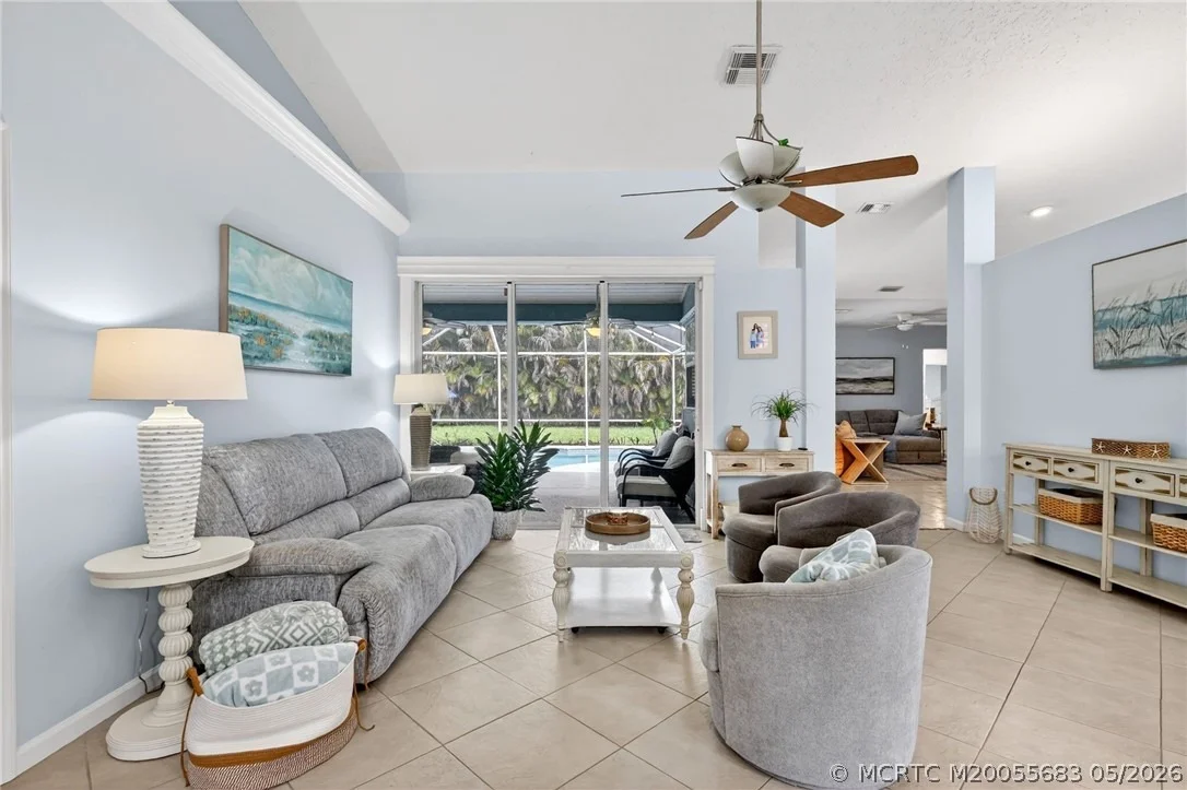 Photo of 671 SE Pin Oak Terrace