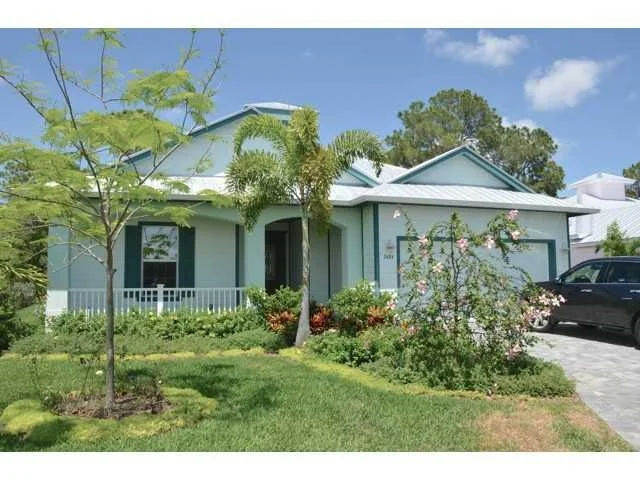 Photo of 2484 NW Hummingbird Circle