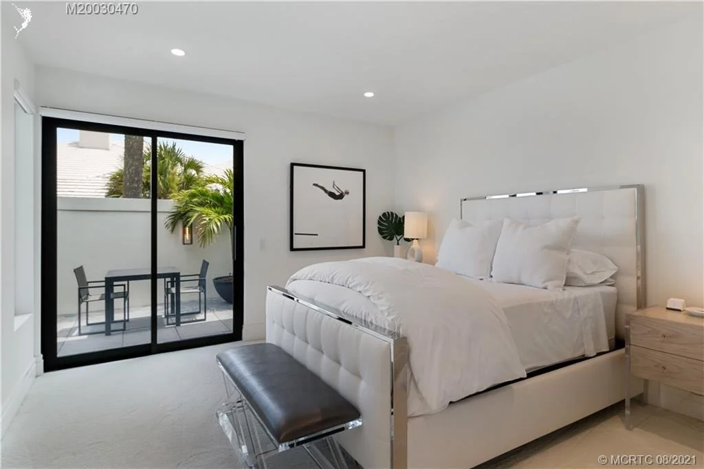 Photo of 6621 SE Harbor Circle