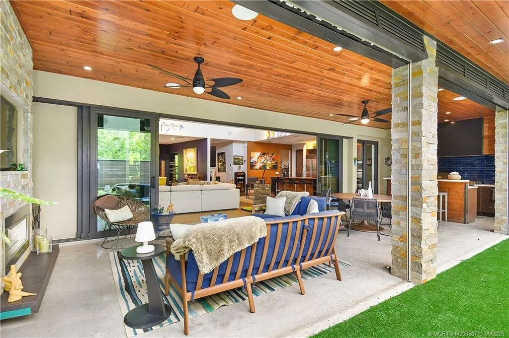 Photo of 314 SE Pelican Drive