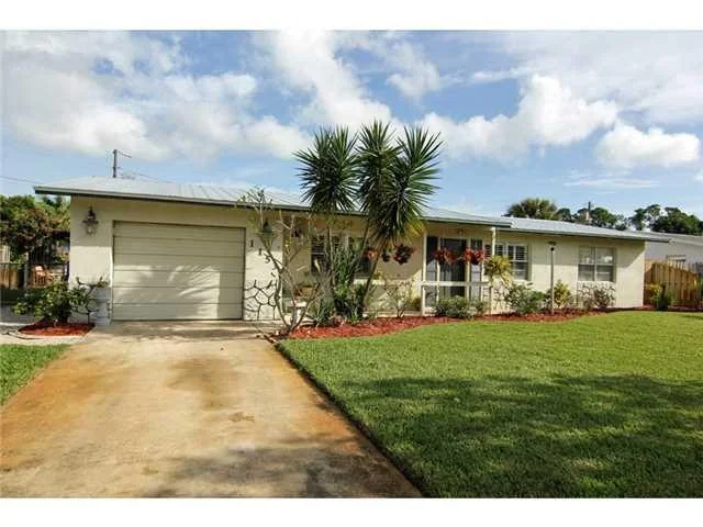 Photo of 1153 SE Dolphin Drive