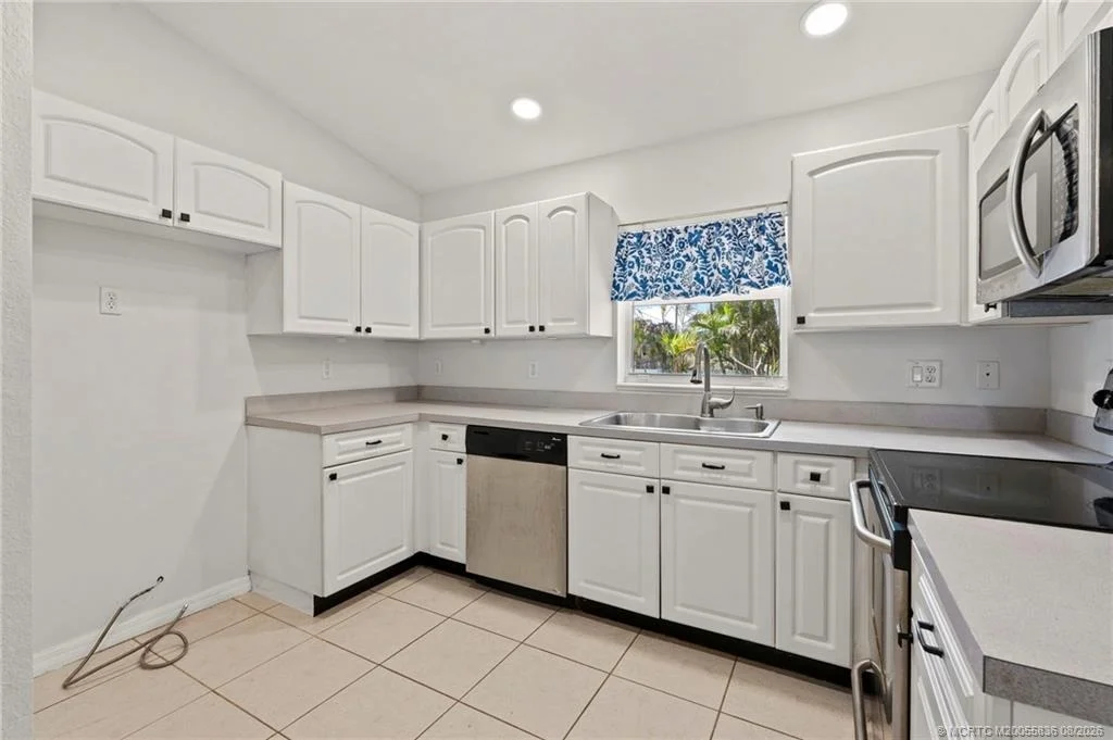 Photo of 984 NW 16th Place
