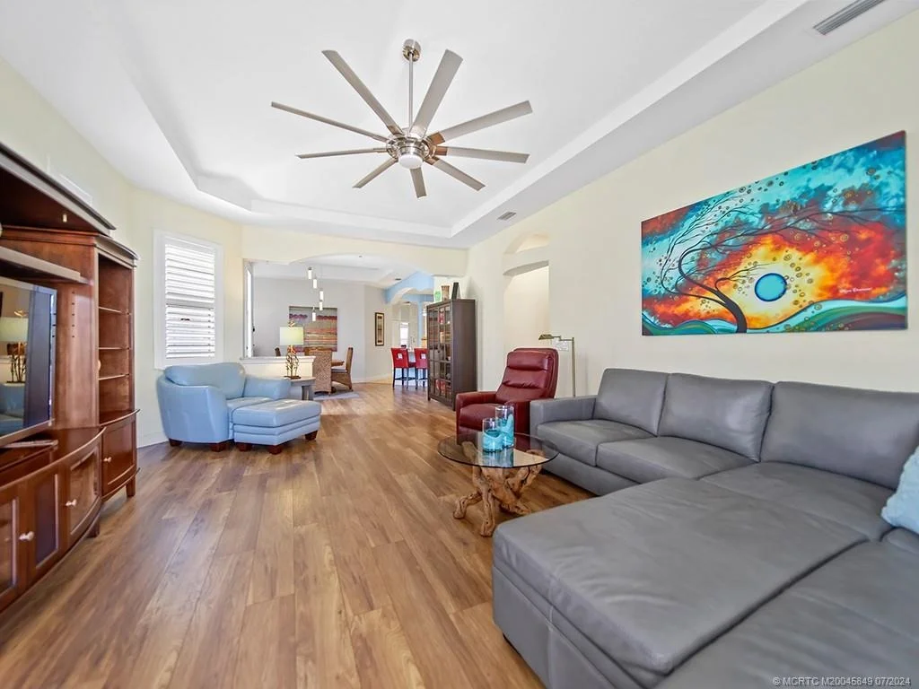 Photo of 561 NW Red Pine Way