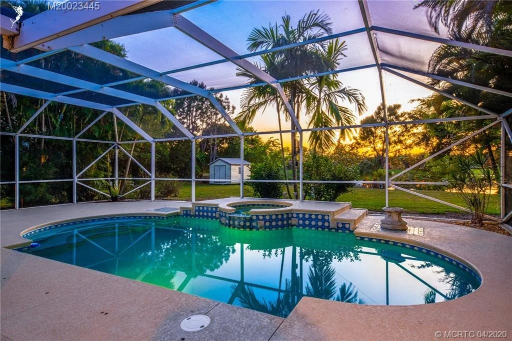 Photo of 928 SE Waterside Way