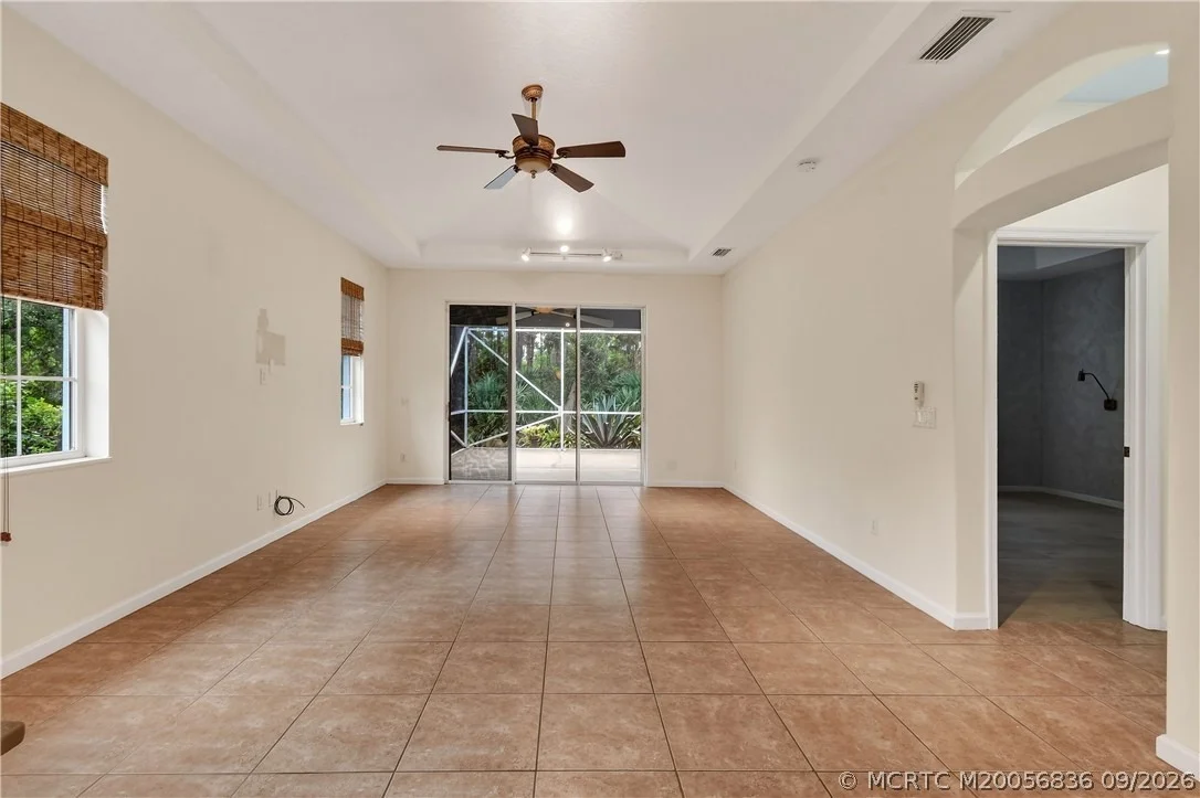 Photo of 480 NW Red Pine Way