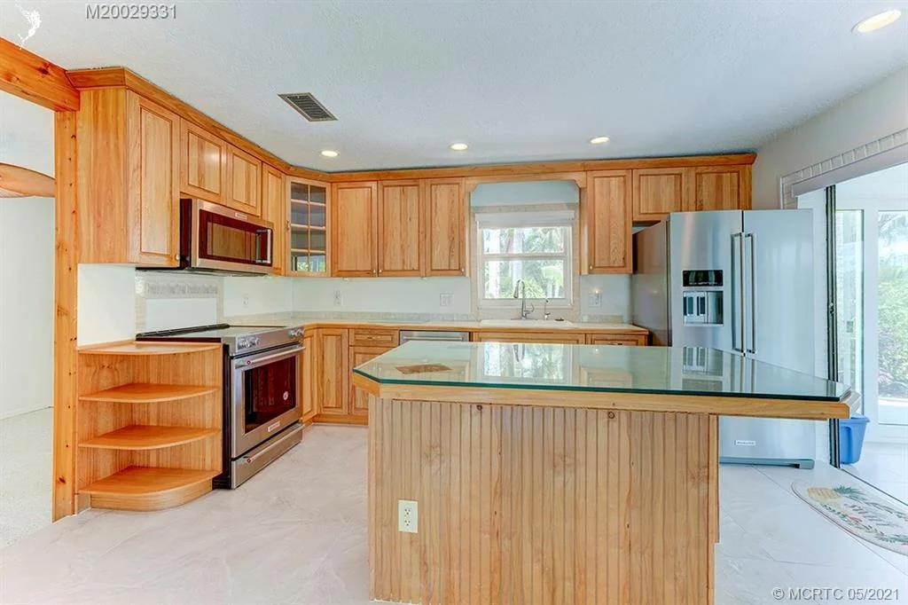 Photo of 799 SW Tanglewood Trail