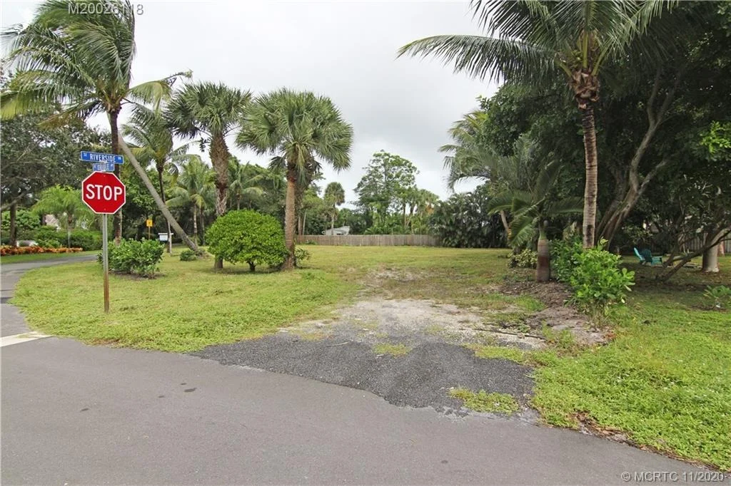 Photo of 1438 SE Riverside Drive
