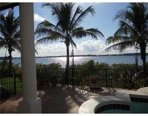 Photo of 643 SW OVERLOOK Drive