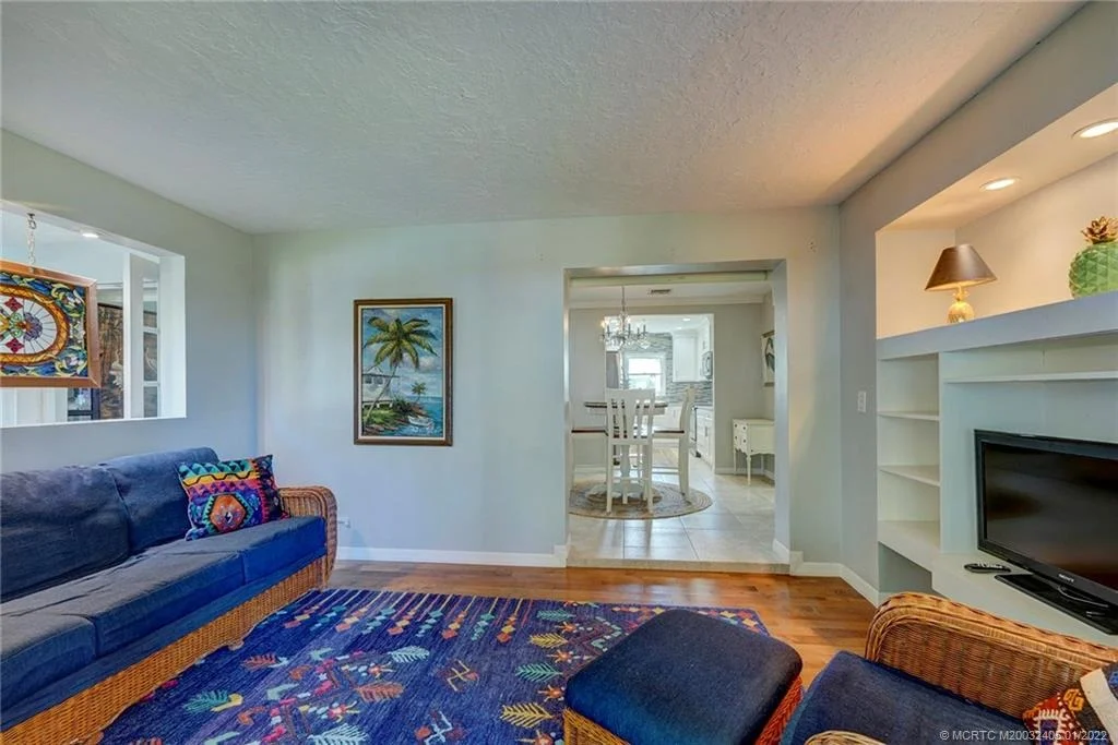 Photo of 338 SW Winnachee Drive