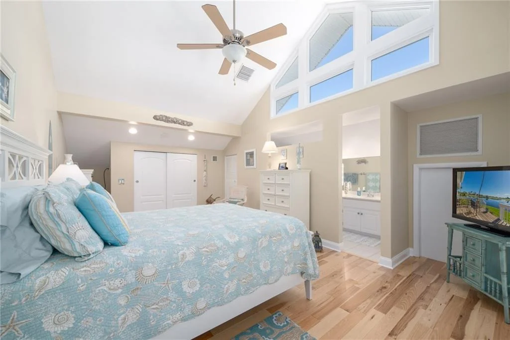Photo of Unit 307 at 307 NE Golfview Circle