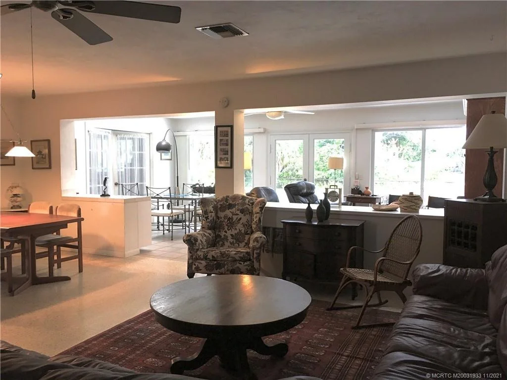 Photo of 702 NW Sunset Drive