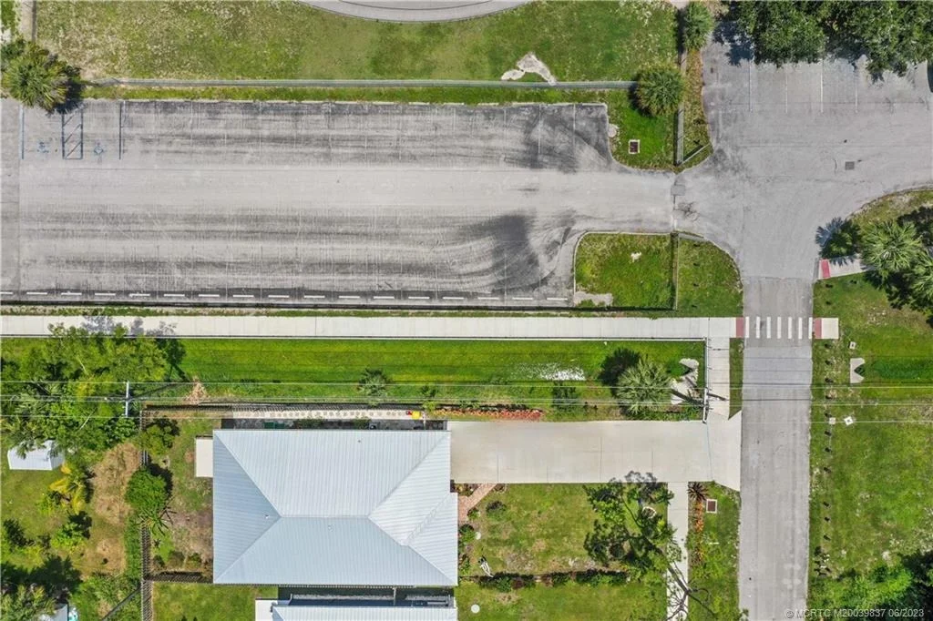 Photo of 4786 SE Horizon Avenue