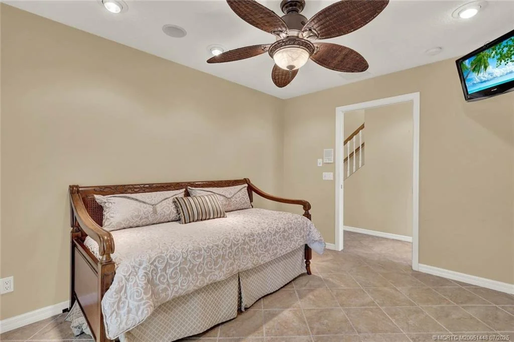 Photo of 1109 Nettles Boulevard
