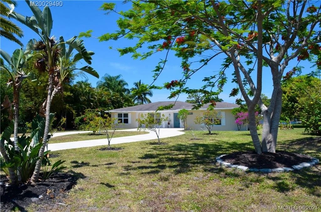 Photo of 1360 NW Lakeside Trail