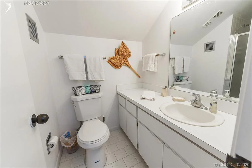 Photo of 320 NE Golfview Circle