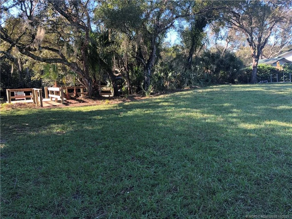 Photo of 286 SE Cardinal Trail
