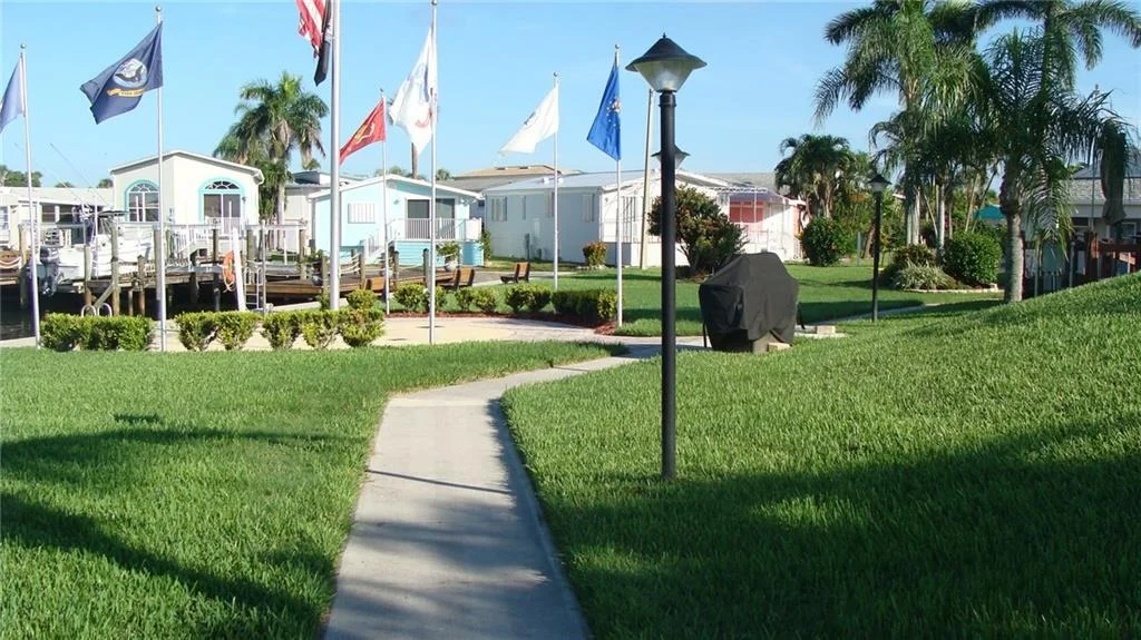 Photo of 15 Nettles Boulevard