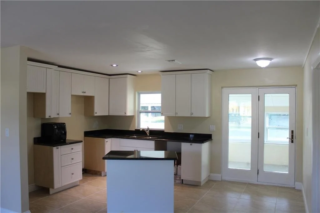 Photo of 2210 NW Sunset Boulevard