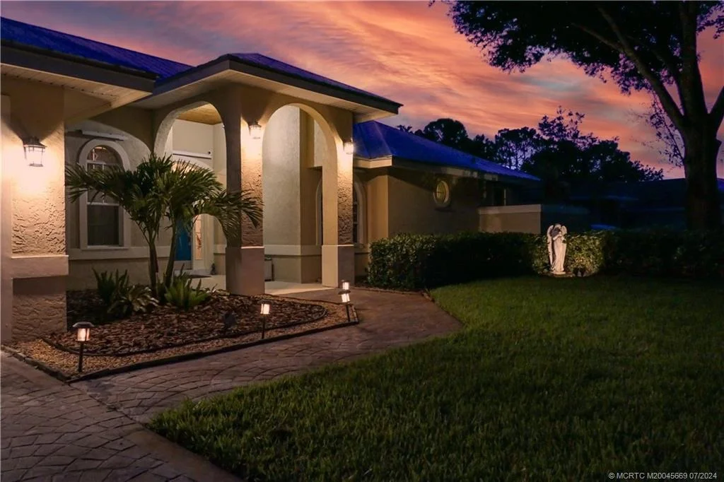 Photo of 2119 SW Danforth Circle