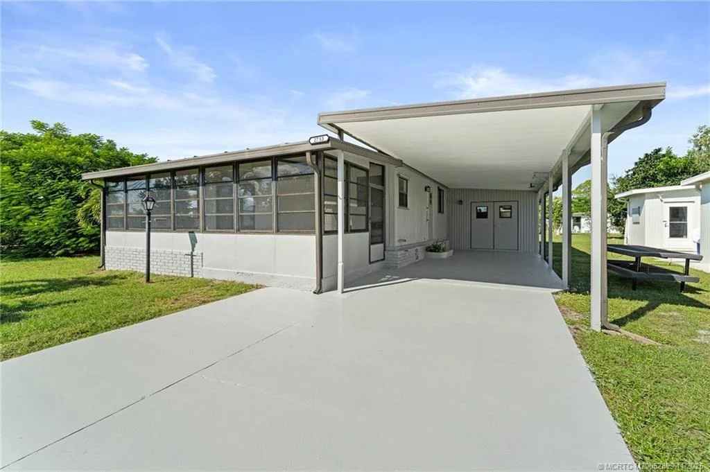 Photo of 2733 SW Thunderbird Trail