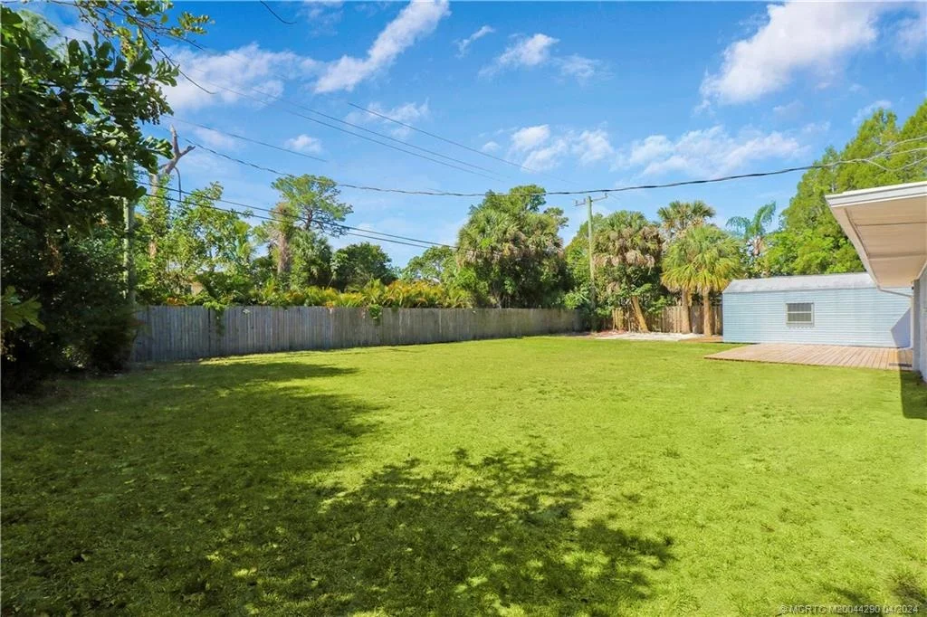 Photo of 327 SW Dyer Drive