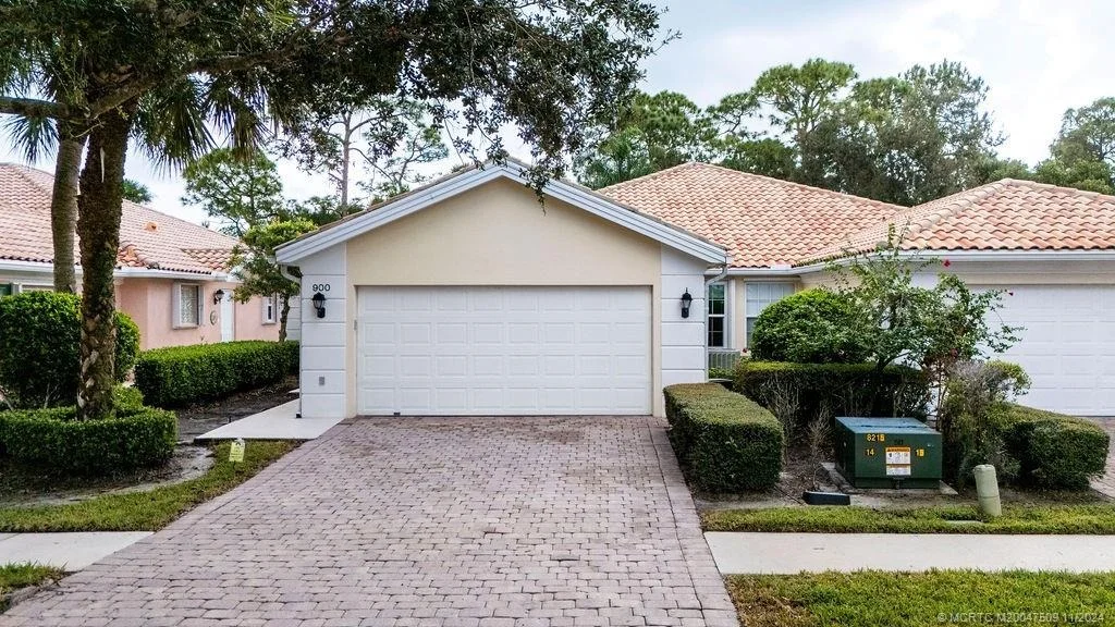 Photo of 900 SW Balmoral Trace