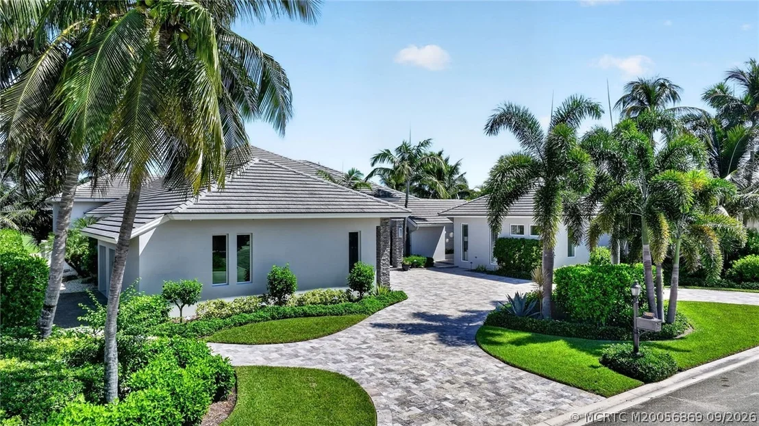 Photo of 7037 SE Harbor Circle