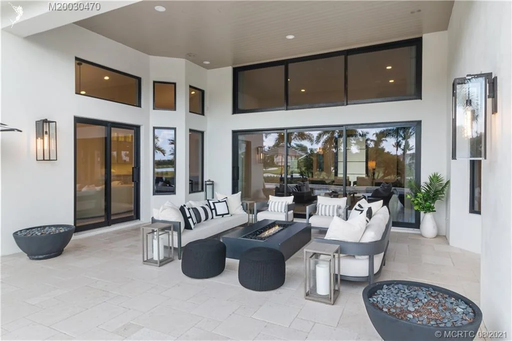 Photo of 6621 SE Harbor Circle