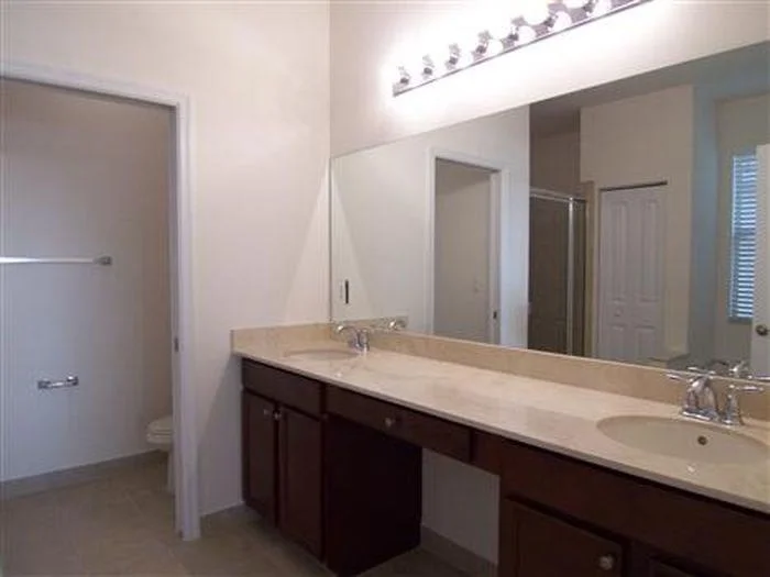 Photo of 4214 Oakbrook Circle NW