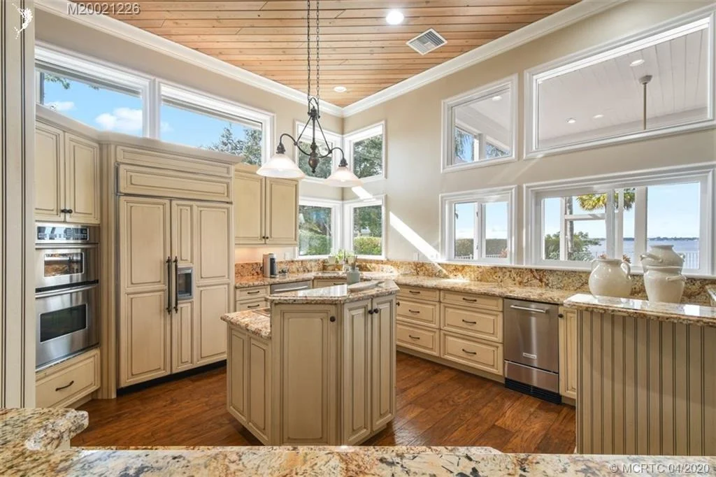 Photo of 1401 SE Riverside Drive