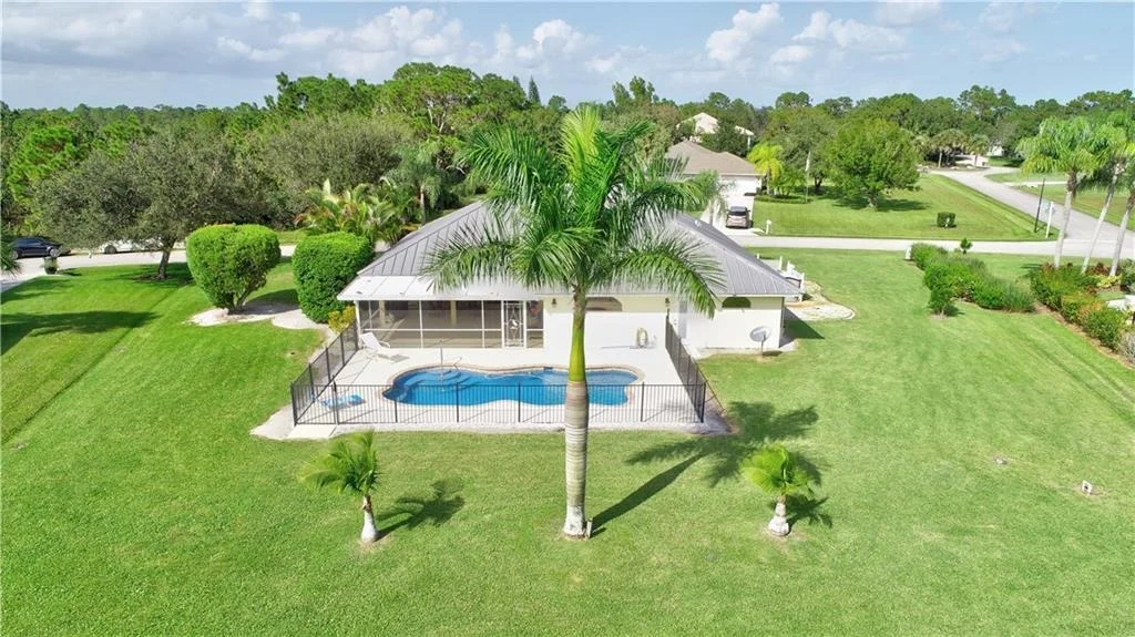 Photo of 864 SE Waterside Way