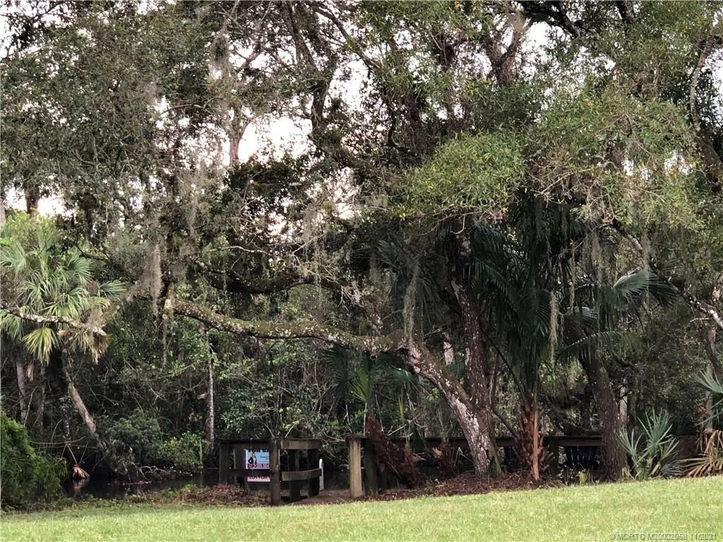 Photo of 286 SE Cardinal Trail