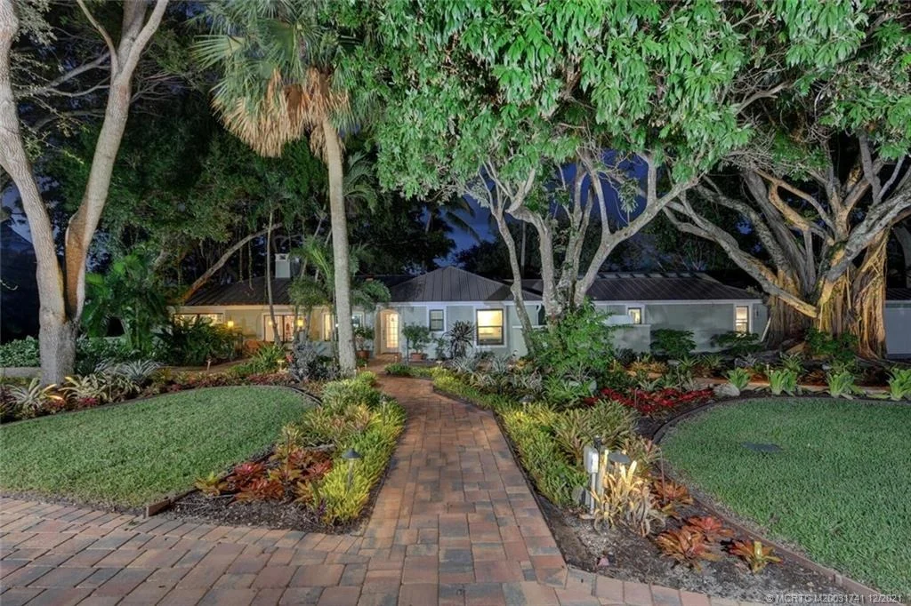 Photo of 21 SE Harbor Point Drive